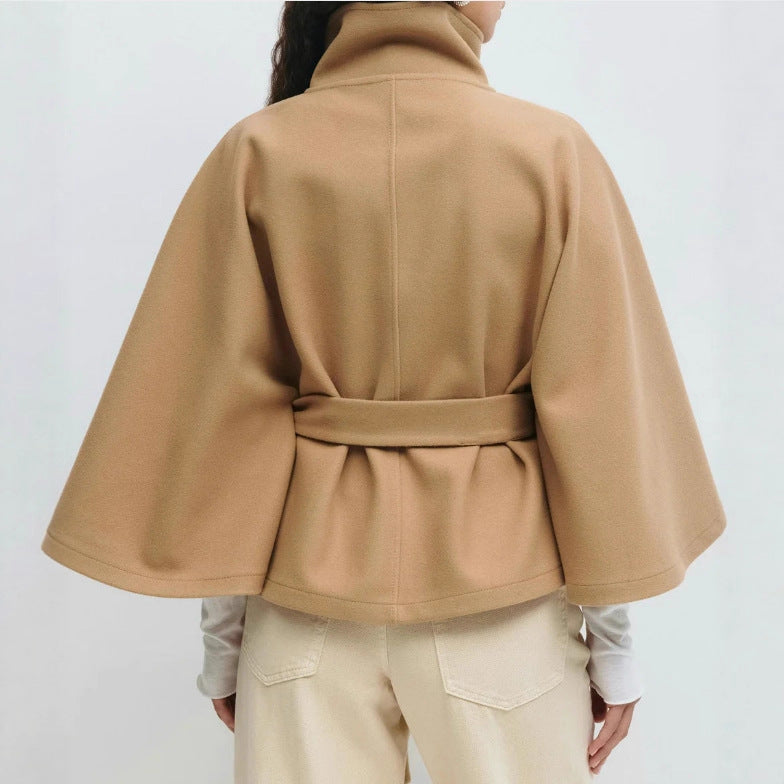 Damen nan weite Cape-Jacke mit Stehkragen, verdeckter Knopfleiste und Bindegürtel Echo Archiv