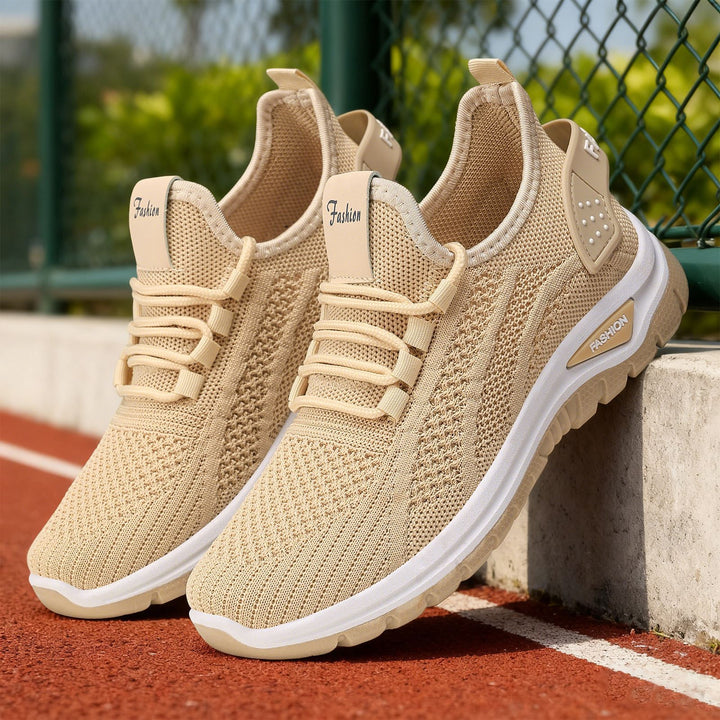 Damen nan sockenähnlicher Strick-Fit Sneaker mit elastischer Schnürung, gelochter Fersenverstärkung und dämpfender Plateau-Sohle Echo Archiv