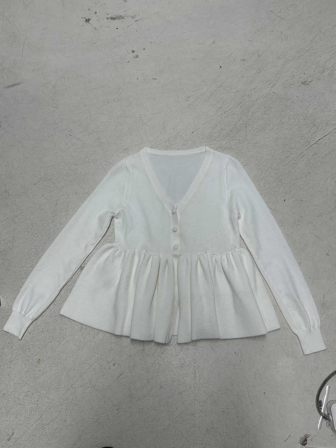 Damen nan geripptes Langarm-Top mit Empire-Taille, zierlicher Knopfleiste und Spitzenbesatz Echo Archiv