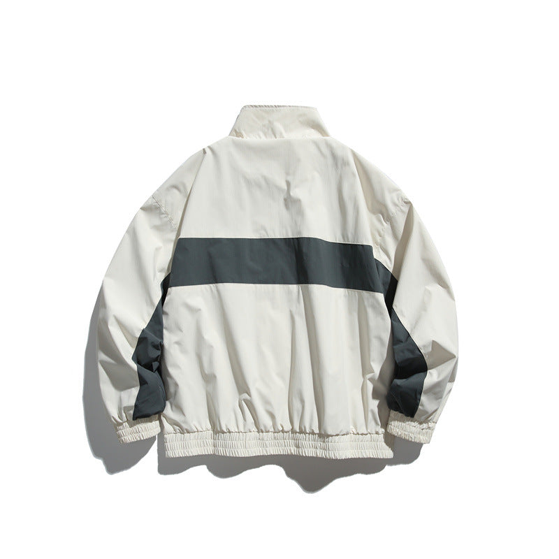 Herren Sportliche Retro-Trainingsjacke mit Streifendetail und Stehkragen Echoarchiv