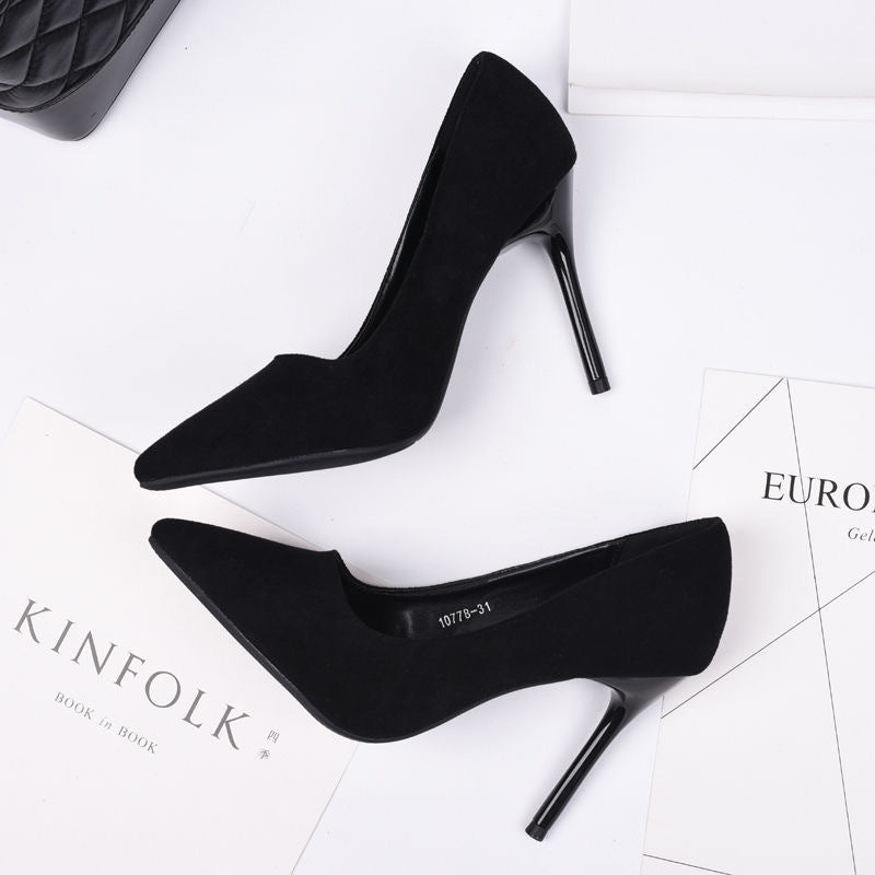 Damen Elegante spitz zulaufende Velours‑Optik Pumps mit schmalem Stiletto Echo Archiv