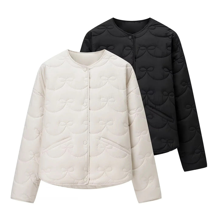 Damen leichte Steppjacke im Rundhalsdesign mit Schleifensteppung und verdeckter Druckknopfleiste – Célinea