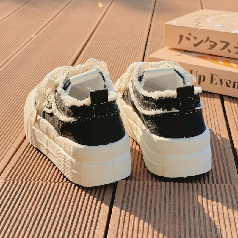 Damen Stilvolle Chunky Sneakers mit weißer Plattform und robustem Obermaterial Echo Archiv