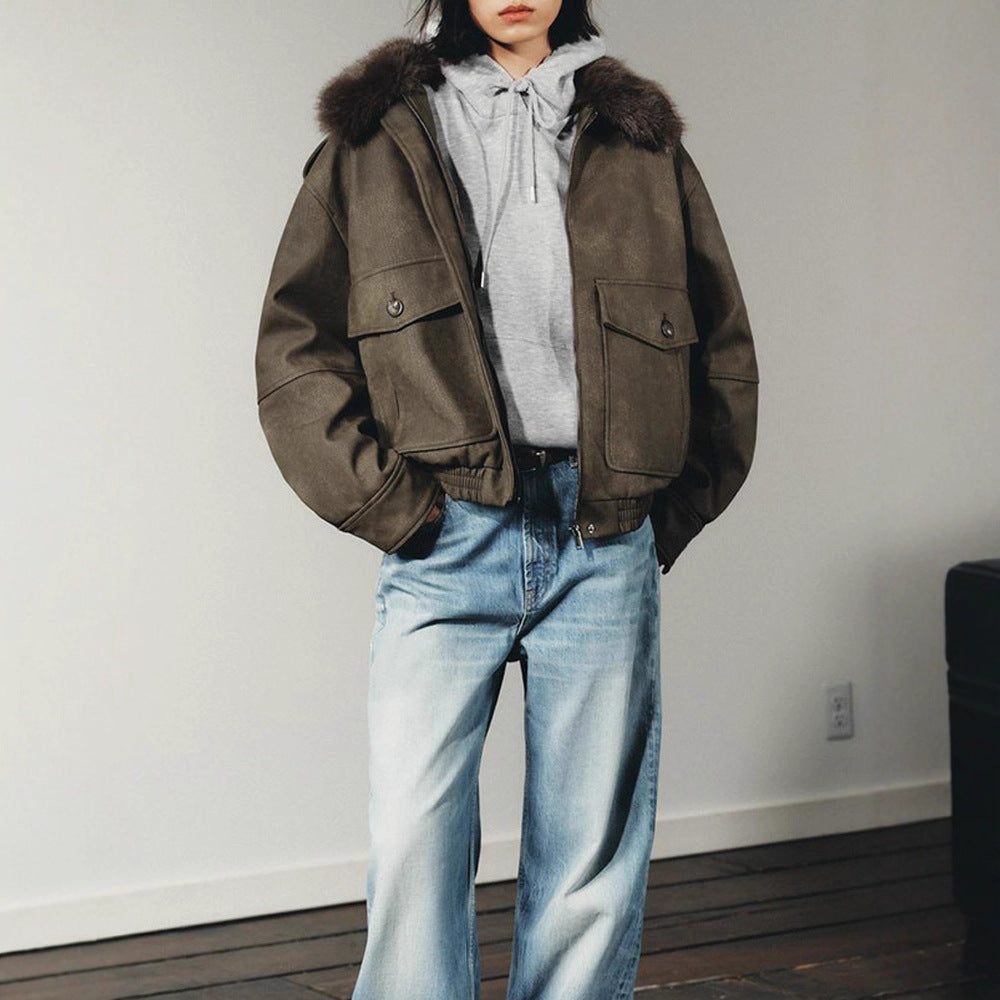 Damen Kurzjacke im Aviator‑Style mit Kunstpelzkapuze und aufgesetzten Pattentaschen Echoarchiv