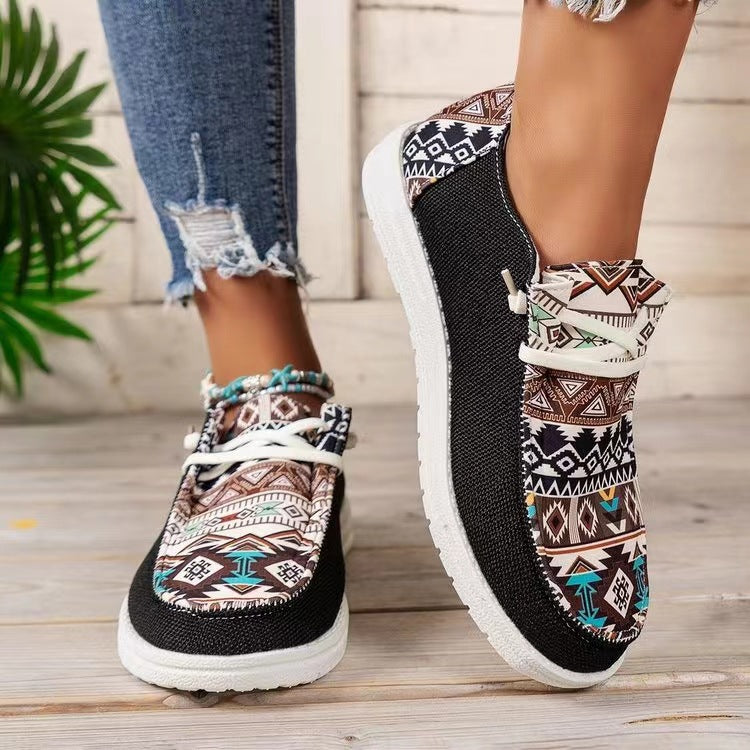 Damen Aztekische Slip-On Sneakers mit Strickoberteil und Mokassin-Naht – Névara