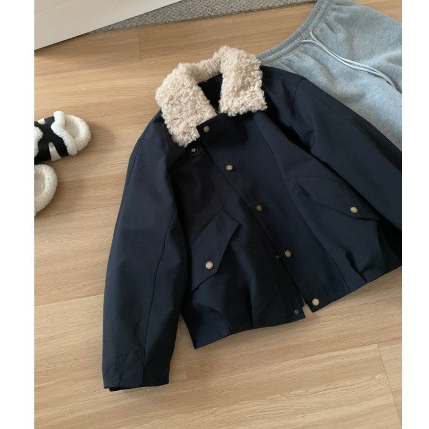 Damen Kurze Oversize-Bomberjacke mit Teddykragen und Druckknopfdetails Echoarchiv