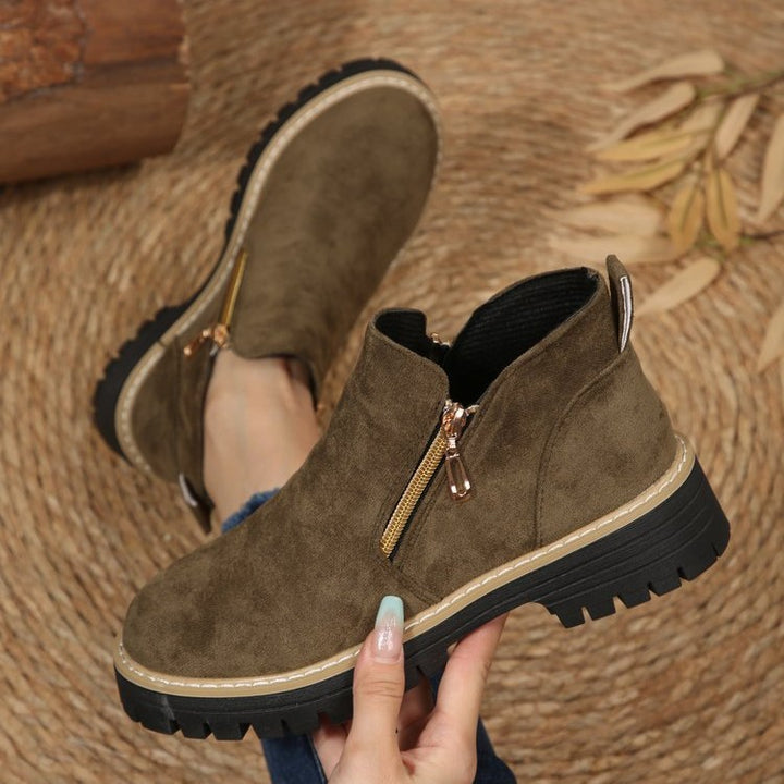 Damen Kurzschaft‑Stiefelette mit grober Profilsohle und seitlichem Reißverschluss Echo Archiv