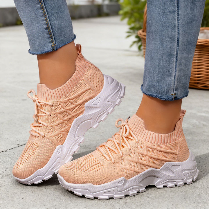 Damen nan gestrickter Plateau-Comfort-Sneaker mit sockenähnlichem Schaft, elastischer Schnürung und geformter Leichtprofilsohle Echo Archiv