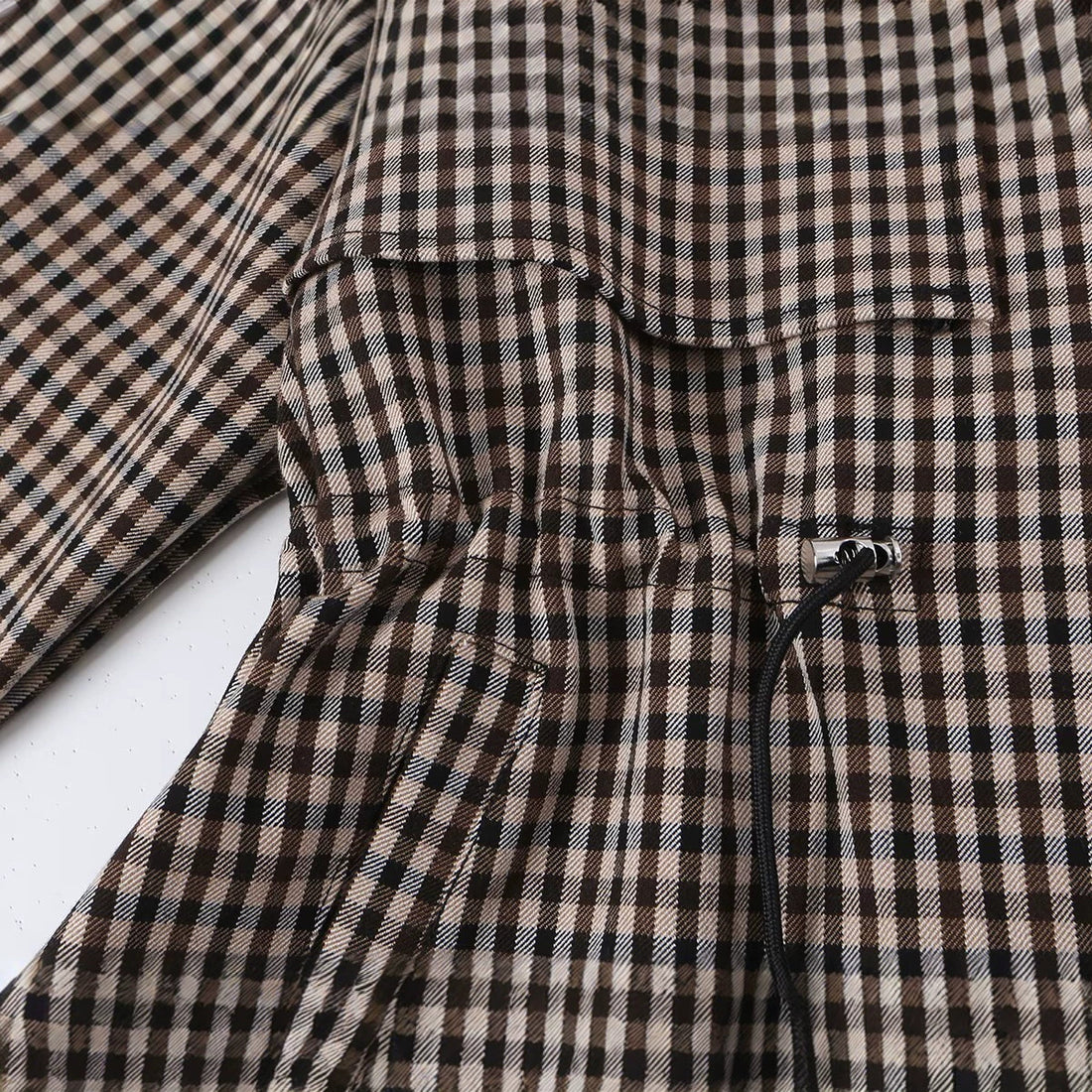 Damen Kurze Karo-Trenchjacke mit Tunnelzug-Taille und weitem Revers Echoarchiv