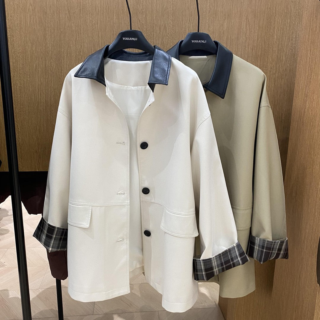 Damen Kurzjacke im Oversize-Trenchstil mit kontrastkragen aus Kunstleder und karierter Umschlagmanschette Echoarchiv