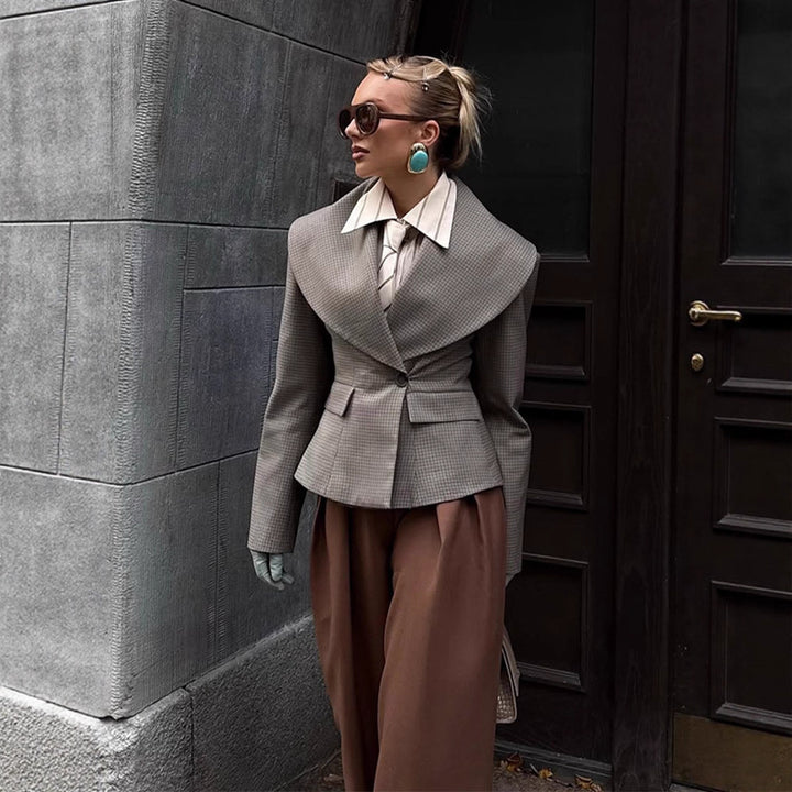 Damen Taillierter Blazer mit übergroßem Schalkragen und strukturierter Peplum‑Taille Echoarchiv