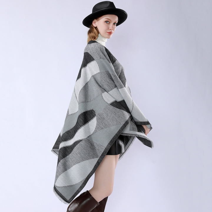 Damen Oversize-Poncho mit V-Ausschnitt und geometrischem Jacquard-Design Echo Archiv