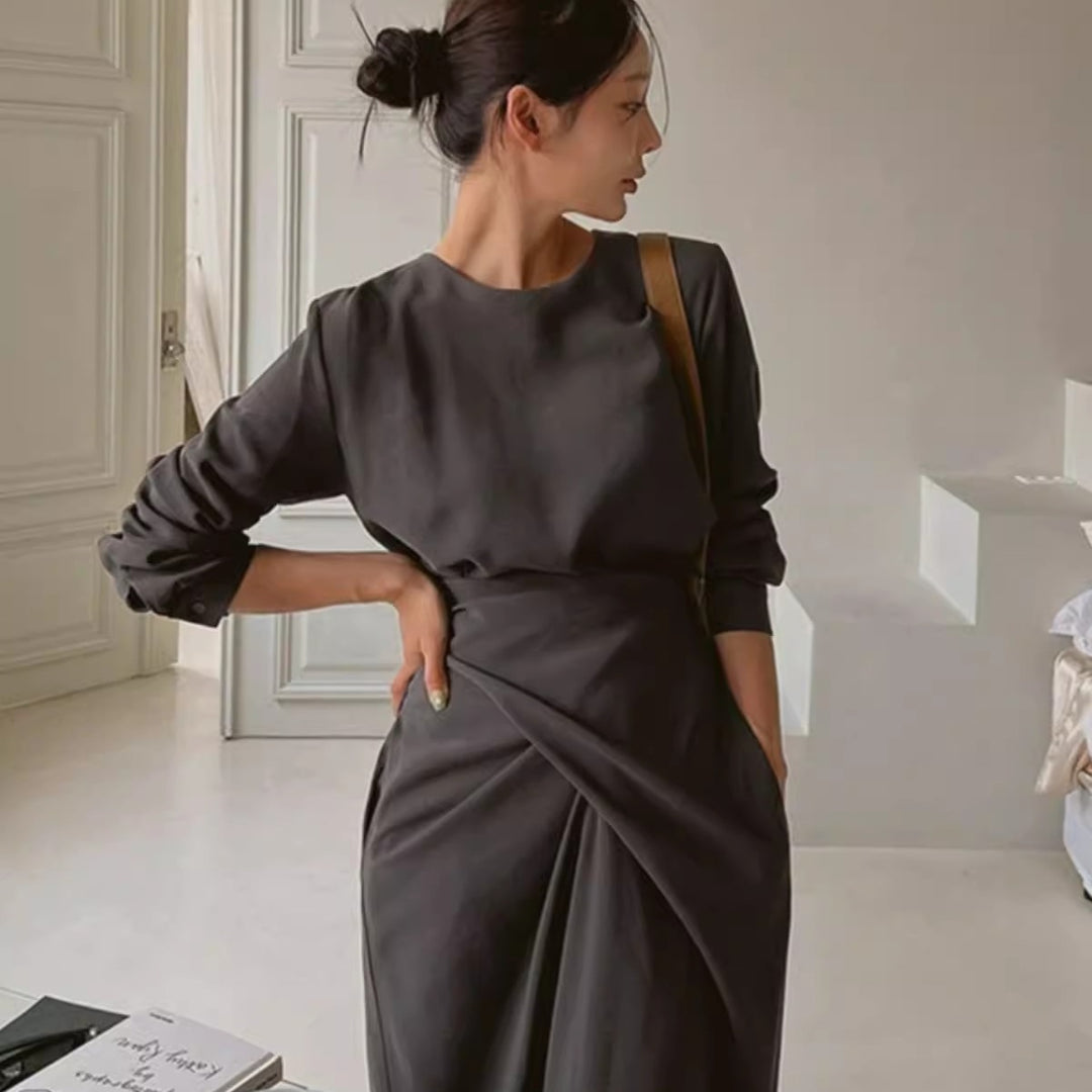 Damen Modernes Longkleid mit überlappender Taillenpasse, verdeckten Eingrifftaschen und kastiger Silhouette – Valéora