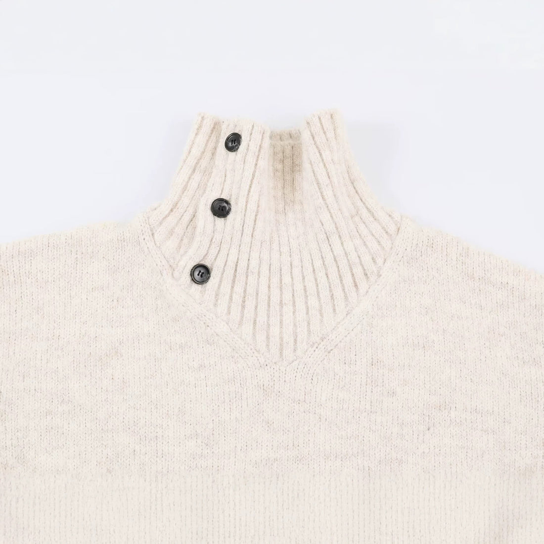 Damen Oversized Strickpullover mit hohem Rippkragen, Knopfdetail und V‑Ausschnitt Echoarchiv