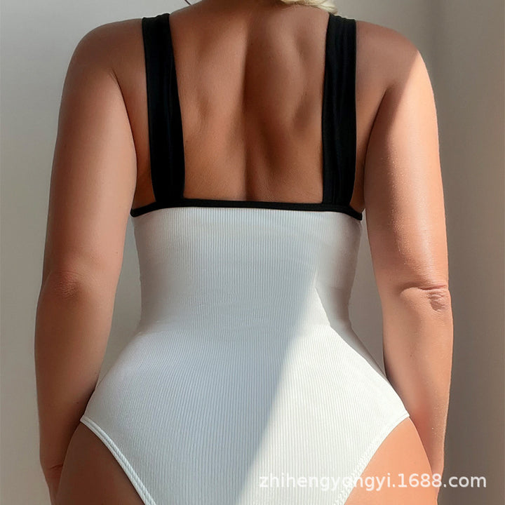 Damen Einteiliger Badeanzug mit innovativem Cut-Out Design Echo Archiv