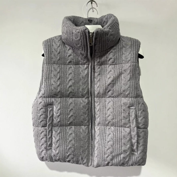 Damen nan gesteppte Strickweste mit Zopfmuster, Stehkragen und Reißverschluss Echo Archiv