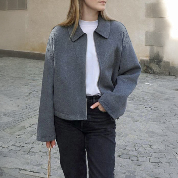 Damen kaschmirähnliche Wolljacke mit durchgehendem Reißverschluss, oversized Schnitt und Hemdkragen – Célinea
