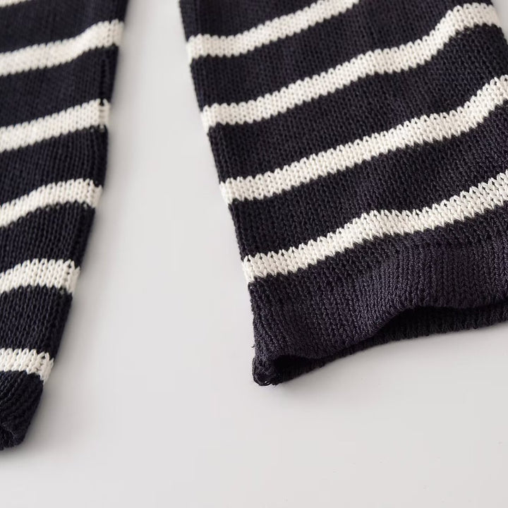 Damen Gestreifter Feinstrick-Pullover mit Knopfleiste und Rundhalsausschnitt Echoarchiv