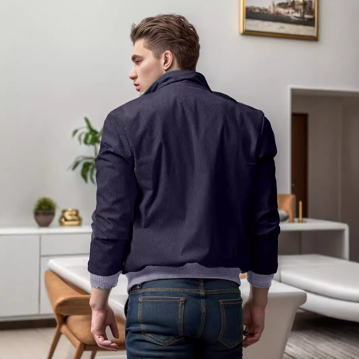 Herren moderne Steppjacke mit praktischen Taschen und hohem Kragen Echoarchiv