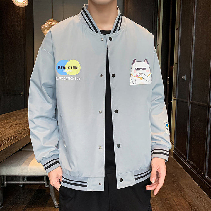 Herren Lässige College‑Bomberjacke im Windbreaker‑Stil mit Cartoon‑Patch und gestreiften Rippbündchen – Brevano