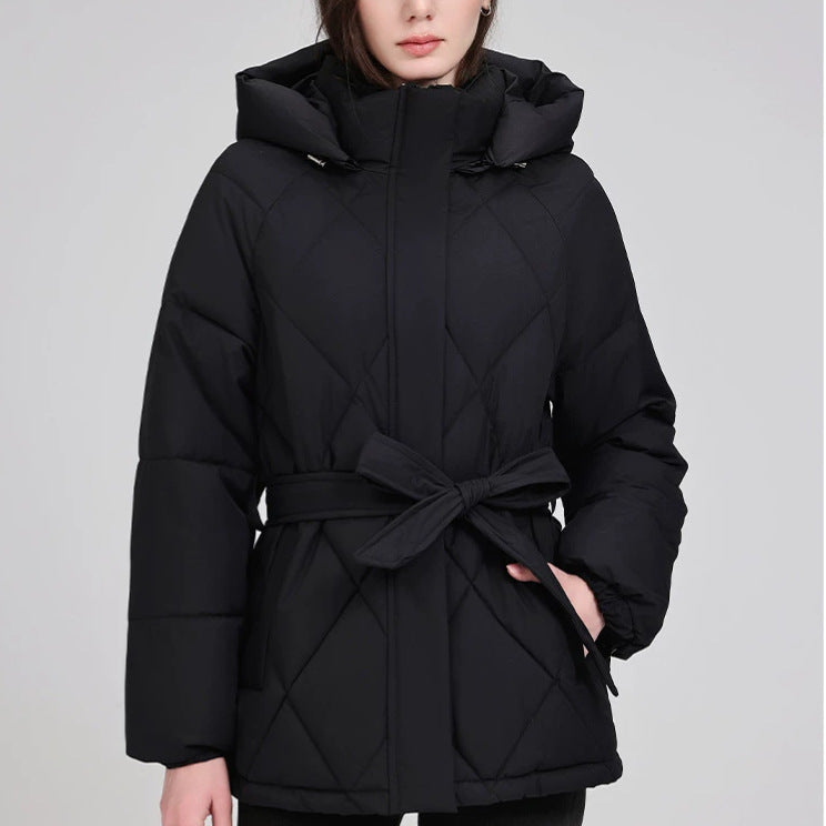 Damen Taillierter Steppparka mit Kapuze und Bindegürtel Echo Archiv