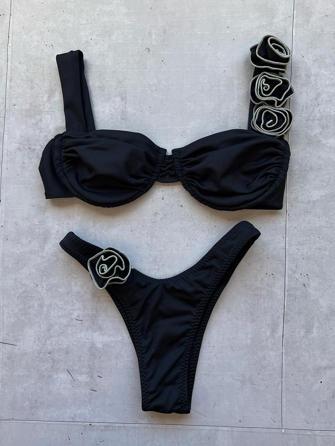 Damen Bikini mit floralen Applikationen Echo Archiv