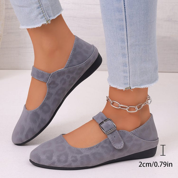 Damen nan elegante Mary-Jane-Ballerina mit verstellbarem Komfortriemen, gepolstertem Fußbett und dezenter Animal‑Prägung Echo Archiv