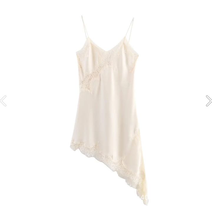 Damen verführerisches Spitzen-Nachtkleid mit asymmetrischem Saum Echo Archiv