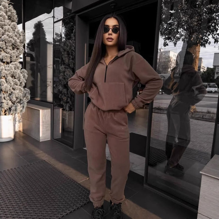 Damen sportliches Fleece-Set mit halbhohem Reißverschluss Kapuzenhoodie und lässiger Jogginghose – Avérine