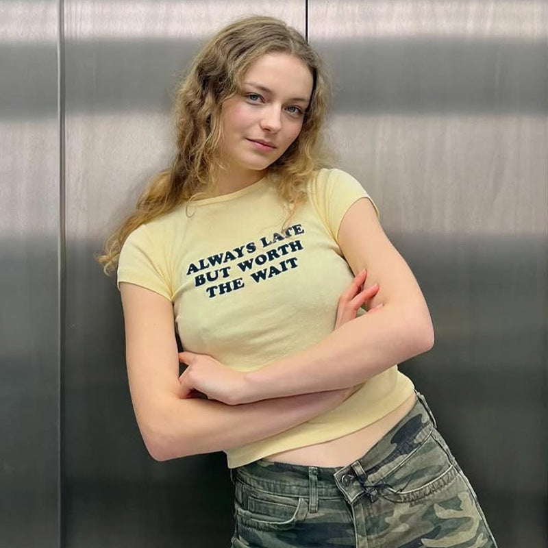 Damen Kurzes Statement T-Shirt mit Rundhalsausschnitt Echo Archiv