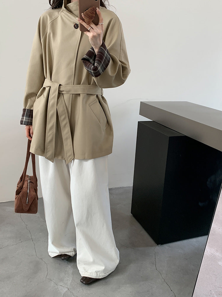 Damen Kurzjacke im Parka‑Stil mit Taillengürtel und kariertem Ärmelfutter Echoarchiv