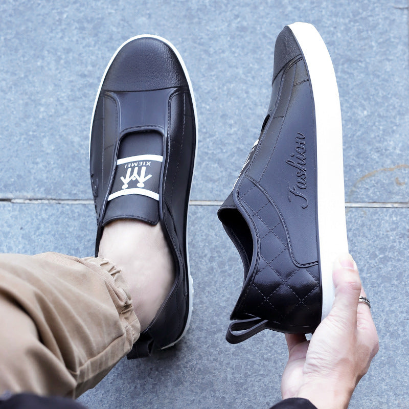 Damen Lässige Slip-On Sneaker in Lederoptik mit gesteppter Fersenpartie und kontrastierter Gummisohle Echoarhiv – Lioré