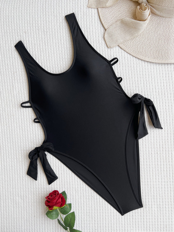 Damen Hochgeschnittener Badeanzug mit eleganten Schnürdetails Echo Archiv