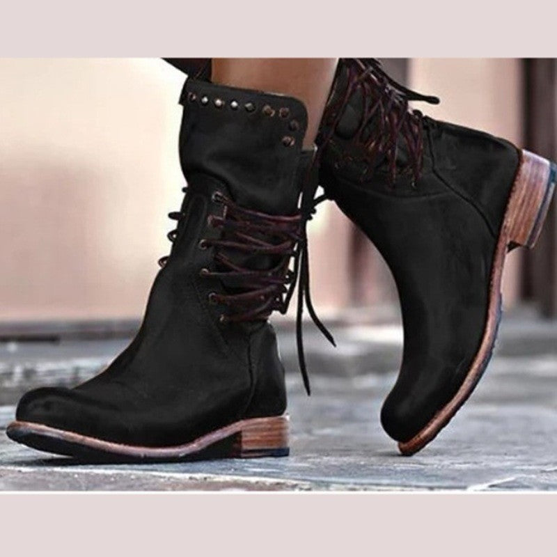 Damen Schnürstiefel im Vintage-Look aus Lederimitat mit Nietenbesatz und niedrigem Blockabsatz – Lioré