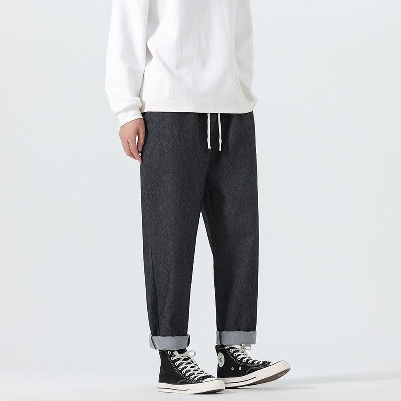Herren Locker geschnittene Cropped-Denimhose mit Umschlag und Label-Patch Echo Archiv