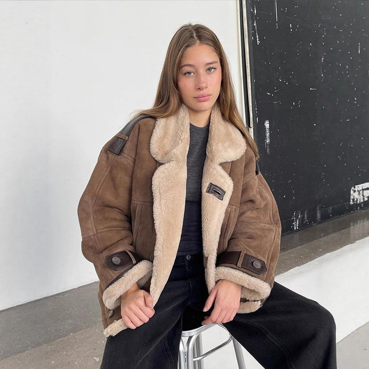 Damen Oversize Shearling‑Imitat Fliegerjacke mit kontrastierenden Besätzen & Schnallen-Details Echoarchiv