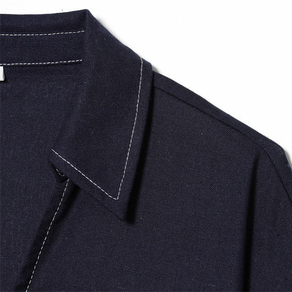 Damen Boxy‑Hemdbluse mit offenem V‑Ausschnitt, kurzem Oversize‑Arm und Kontrastnaht Echo Archiv
