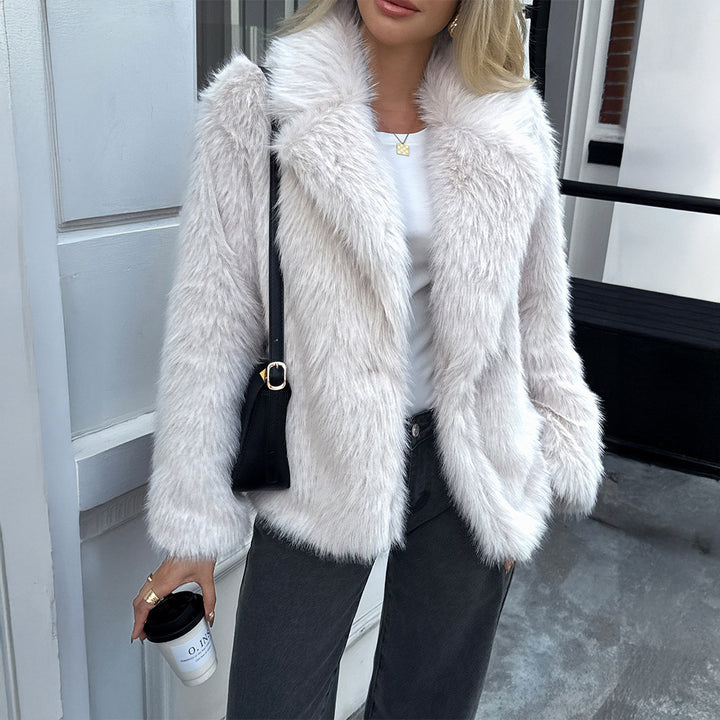 Damen kurzer Faux‑Fur Mantel mit voluminösem Schalkragen, Oversize‑Passform und weichen Textur – Avérine