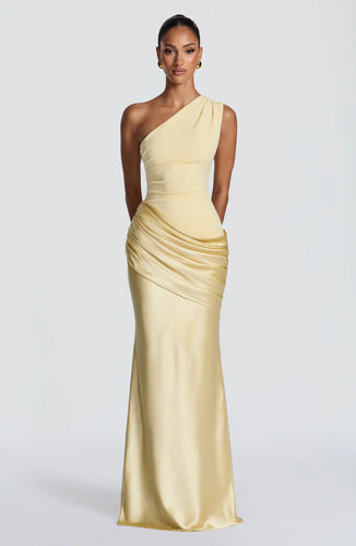 Satin-Abendkleid für Damen mit figurbetonter Silhouette – Echo Archiv