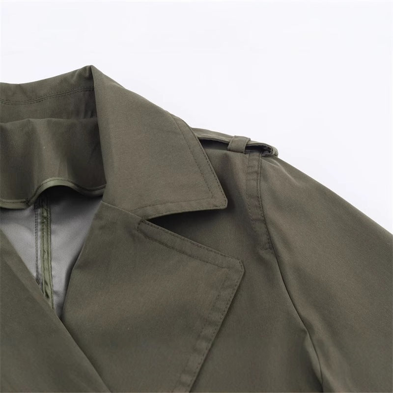 Damen Kurztrench mit A‑Linien‑Silhouette, doppelreihiger Knopfleiste, Bindegürtel und Schulterriegeln Echo Archiv
