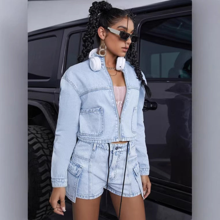 Damen kurzes Denim-Set mit Cropped-Jacke und Cargo-Shorts Echo Archiv