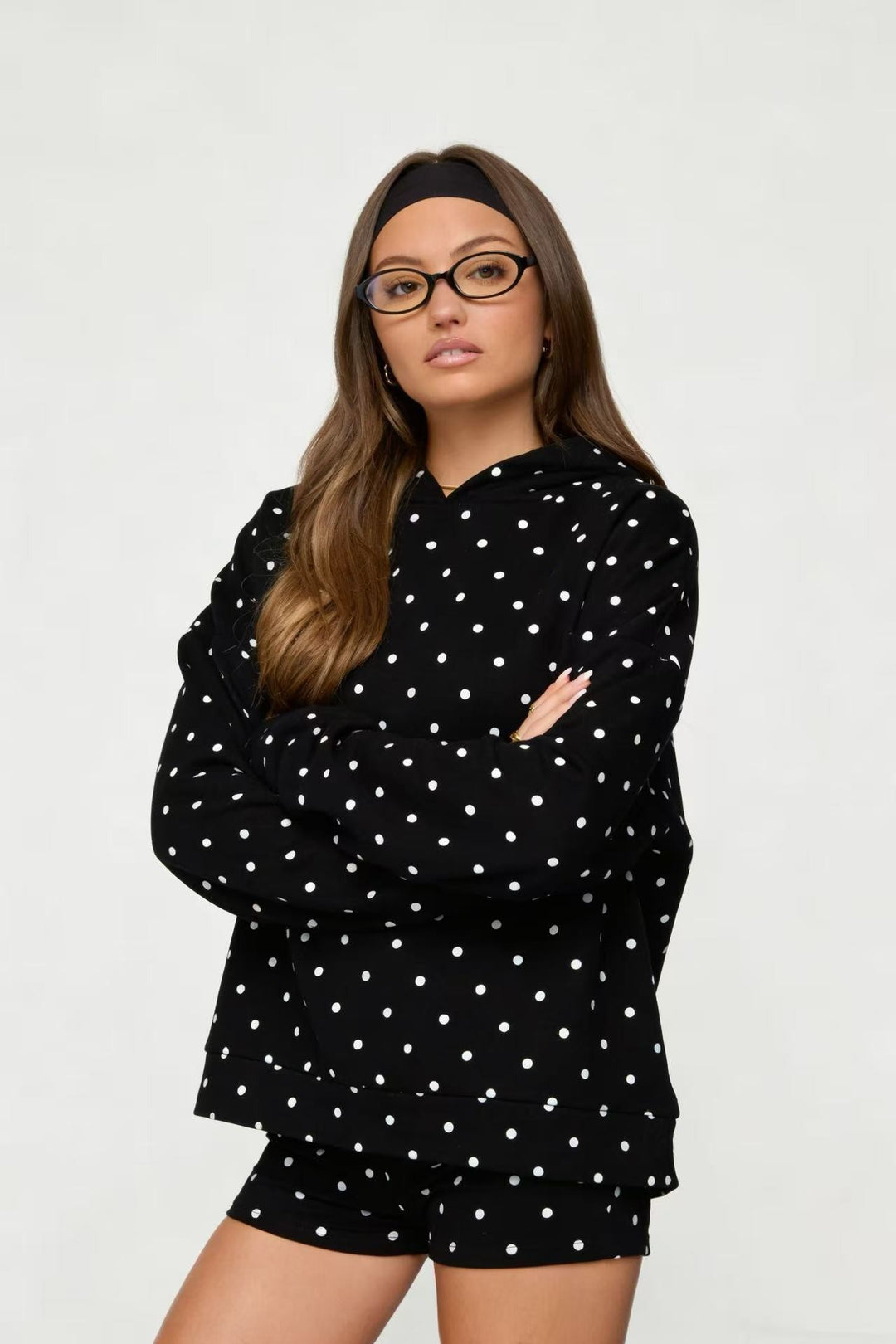 Damen nan gepunktetes Komfort-Set mit Kapuzensweatshirt, Kängurutasche und Shorts Echo Archiv