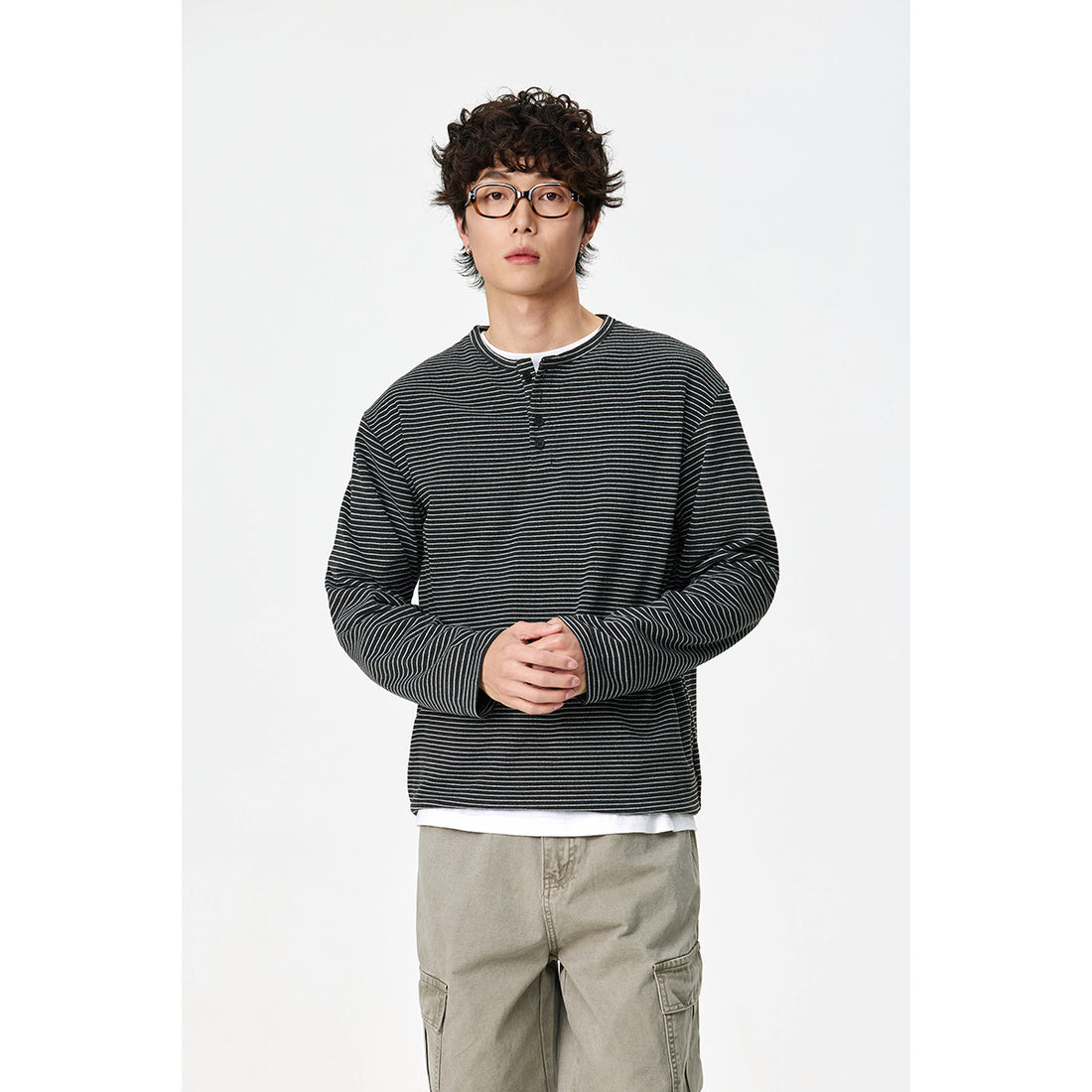 Unisex Gestreiftes Henley-Langarmshirt im Oversize-Relaxed-Schnitt mit Knopfleiste Echoarchiv