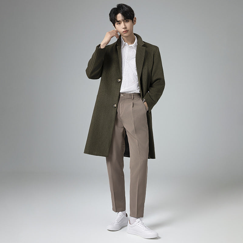 Herren Eleganter Longline-Wollmantel mit minimalistischem Revers und taillierter Silhouette Echoarchiv
