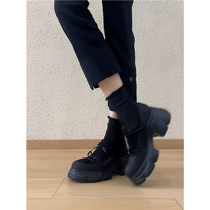 Damen Skulpturale Plateau‑Sneaker mit überhöhter Chunky‑Sohle und dekorativem Schleifenriemen – Névara