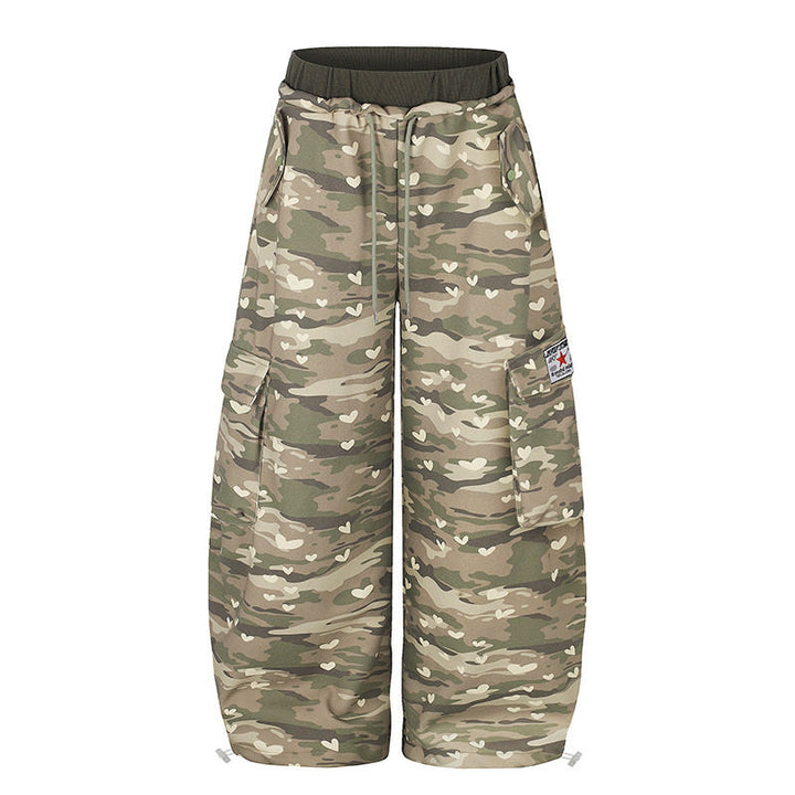 Damen Weite Cargo-Hose mit Herzen-Camouflage, Tunnelzugbund und großzügigen Taschen Echoarchiv
