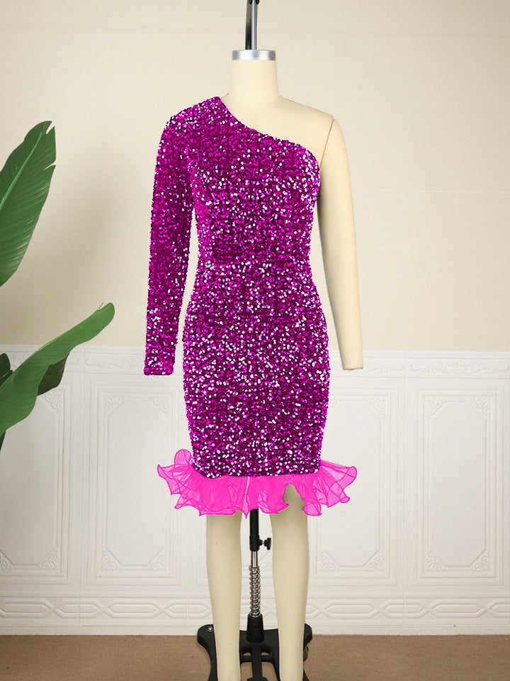 Damen Glamouröser Abendkleid mit funkelnden Pailletten und Rüschenabschluss Echo Archiv