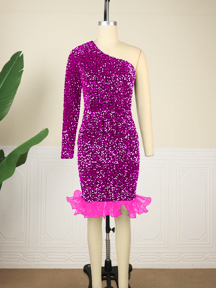 Damen Glitzerndes Abendkleid mit asymmetrischem Schnitt und Rüschenabschluss Echo Archiv