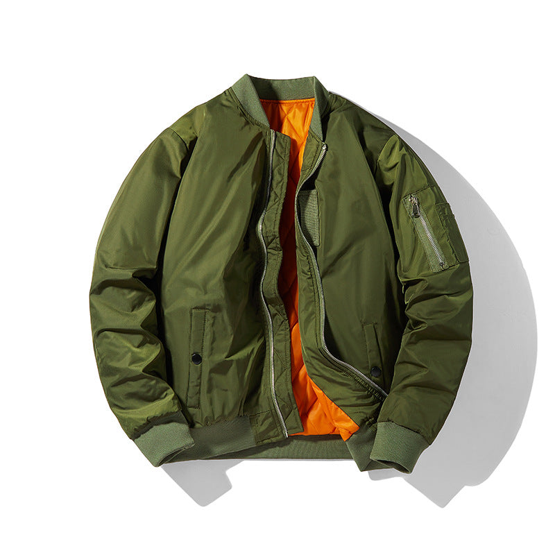 Herren Bomberjacke im Fliegerlook mit kontrastierender Innenfütterung, Ärmel‑Utilitytasche und elastischen Rippbündchen Echoarchiv