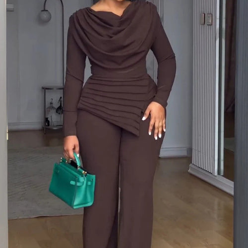 Damen Zweiteiliges Ensemble mit Wasserfall-Drapé-Oberteil, abgestuftem Peplum und gerader Bundfalten-Hose – Élanora